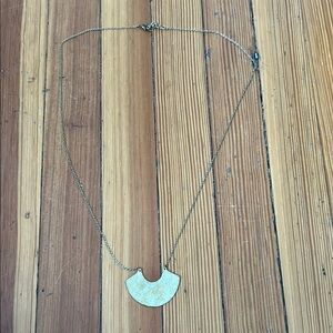 Elegant Gold Pendant Necklace